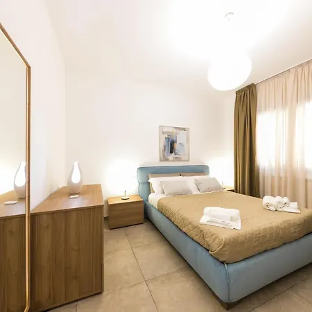 Rentopolis Sunset Luxury Apartament *
